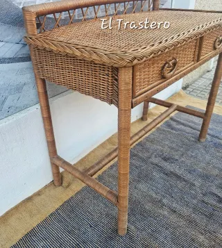 MESA AUXILIAR DE MIMBRE