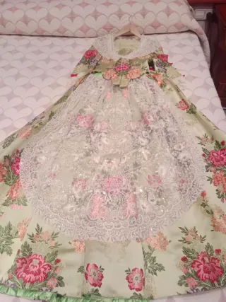 Traje de Fallera Verde y Rosa