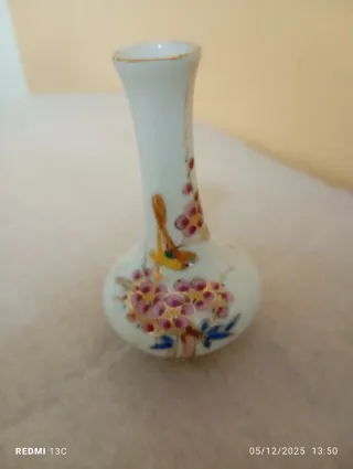 Piccolo vasetto in ceramica decorato