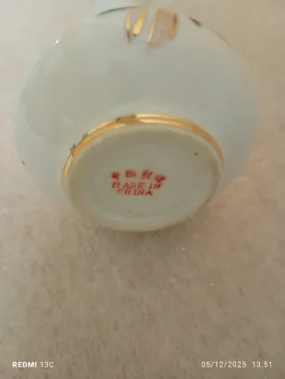 Piccolo vasetto in ceramica decorato