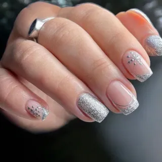 Uñas Semi y Gel Rosa y Plateado