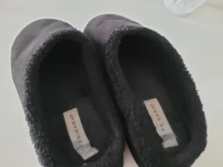 Zapatillas de estar por casa negras