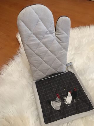 Pega e Luva Estampadas com Galinhas