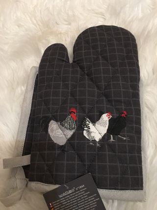 Pega e Luva Estampadas com Galinhas