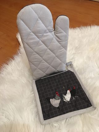 Pega e Luva Estampadas com Galinhas