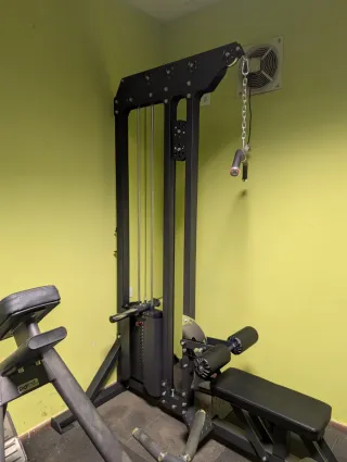 Máquina Jalón y Remo Dual Premium Compacta