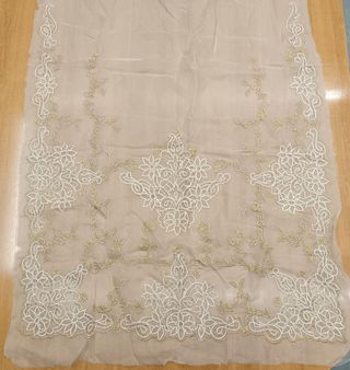 Delantal fallera seda bordado blanco y oro, lent.