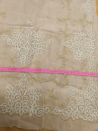 Delantal fallera seda bordado blanco y oro, lent.