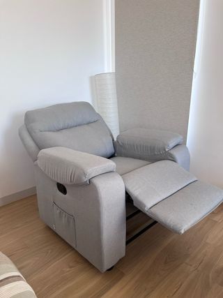 Poltrona relax grigia in tessuto