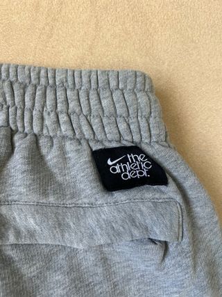 Pantalón Nike Gris