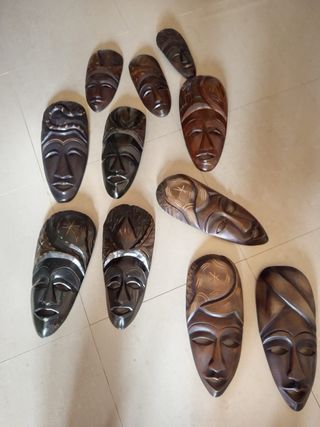 Máscaras de madera decorativas