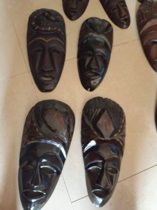 Máscaras de madera decorativas