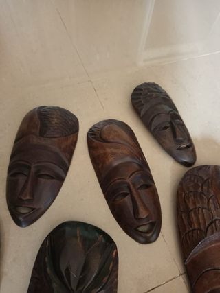 Máscaras de madera decorativas