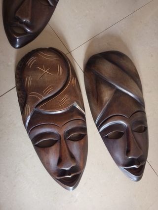 Máscaras de madera decorativas
