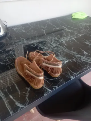 Mocasines de ante con flecos y abalorios