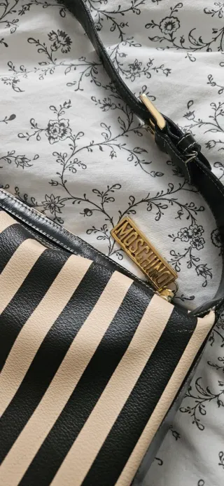 Bolso Moschino Rayas Beige y Negro