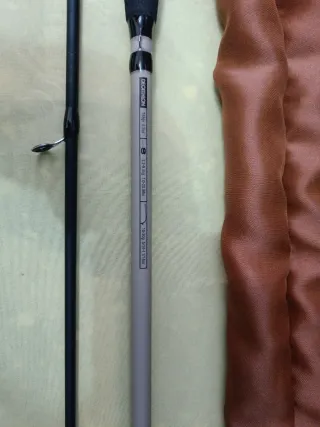 Caña de pescar, carrete y señuelos