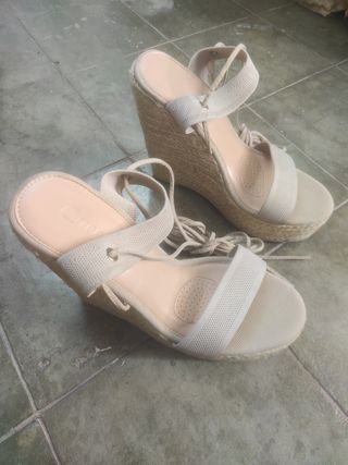 Sandalias Cuña Cuccoo Beige Talla 38