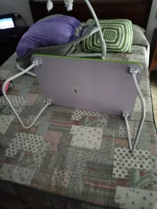 Mesa auxiliar verde plegable