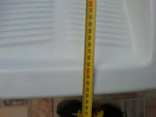 Pila de lavar blanca