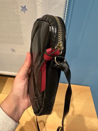 Bolso bandolera Revlon negro acolchado