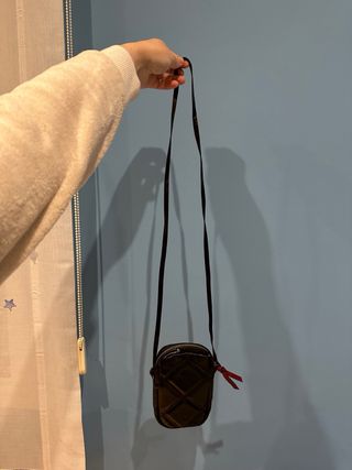 Bolso bandolera Revlon negro acolchado