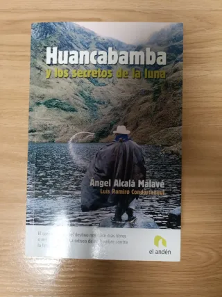 Tres libros de primero de Antropología de la UNED