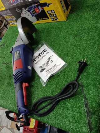 Smerigliatrice angolare Royce 2350W