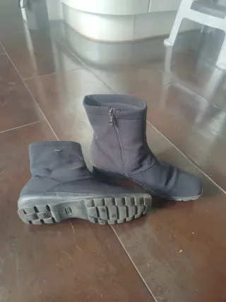 Botines de neopreno negros. Goratex.