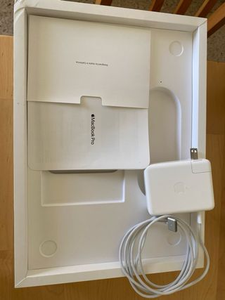 MacBook Pro 16” 2021 M1 Pro  16GB RAM / 512GB SSD