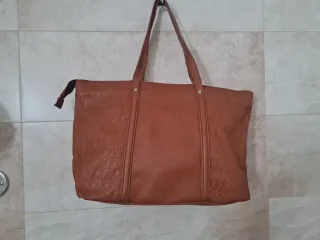 Bolso de piel marrón