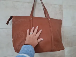 Bolso de piel marrón