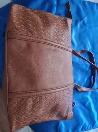 Bolso de piel marrón