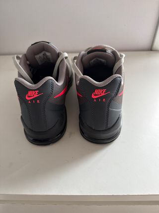 Nike Air Talla 43 Gris/Rojo