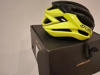 Casco de Bicicleta Giro Amarillo y Negro