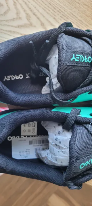 Zapatillas Oakley Negras y Turquesa
