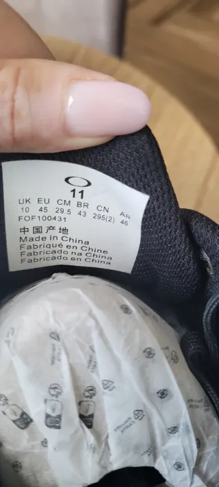 Zapatillas Oakley Negras y Turquesa