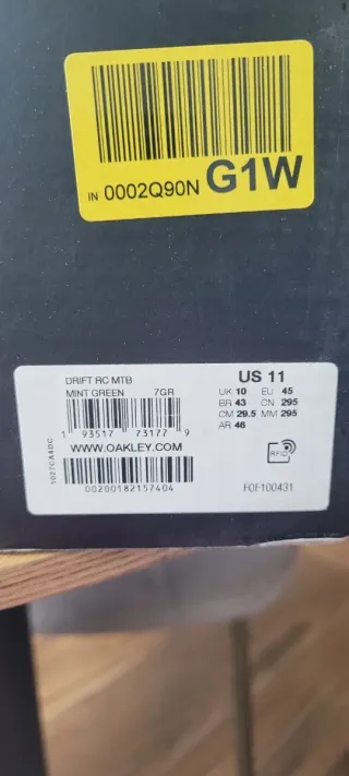 Zapatillas Oakley Negras y Turquesa