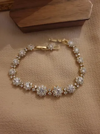 Pulsera chapada en oro con circonitas