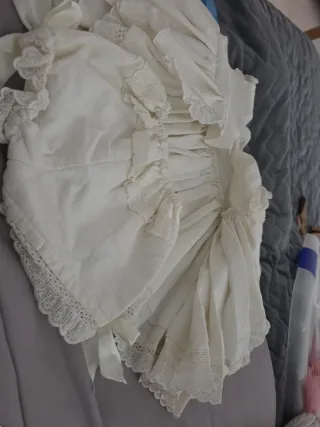 Vestido blanco con lazo azul