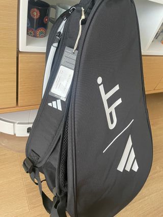 Paletero Adidas Negro tamaño mediano