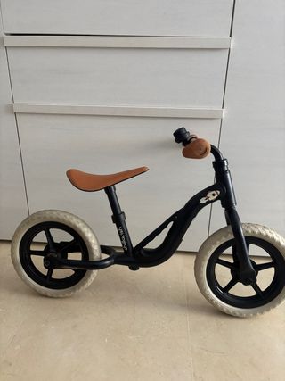 Bici de equilibrio infantil negra