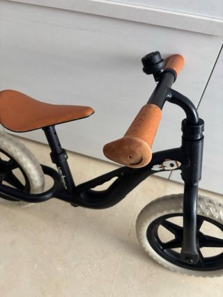 Bici de equilibrio infantil negra