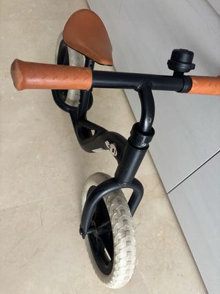 Bici de equilibrio infantil negra