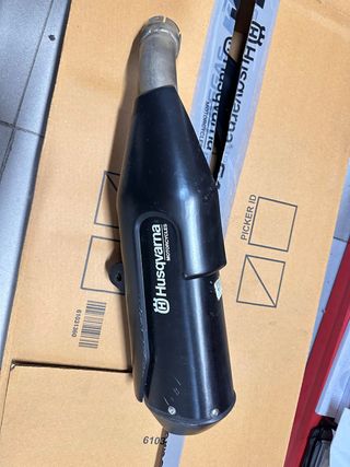 Escape Husqvarna Svartpilen 125