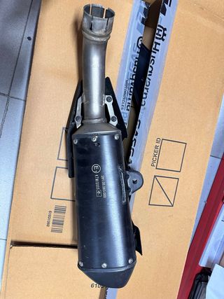 Escape Husqvarna Svartpilen 125