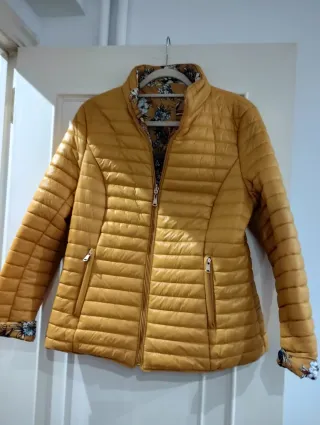 Cazadora acolchada reversible amarilla