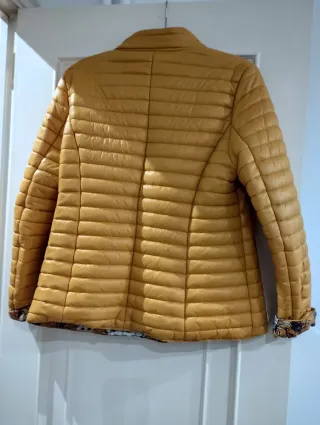 Cazadora acolchada reversible amarilla