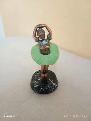 Piccola statuetta ballerina