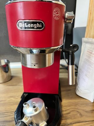 Cafetera De'Longhi Dedica Roja